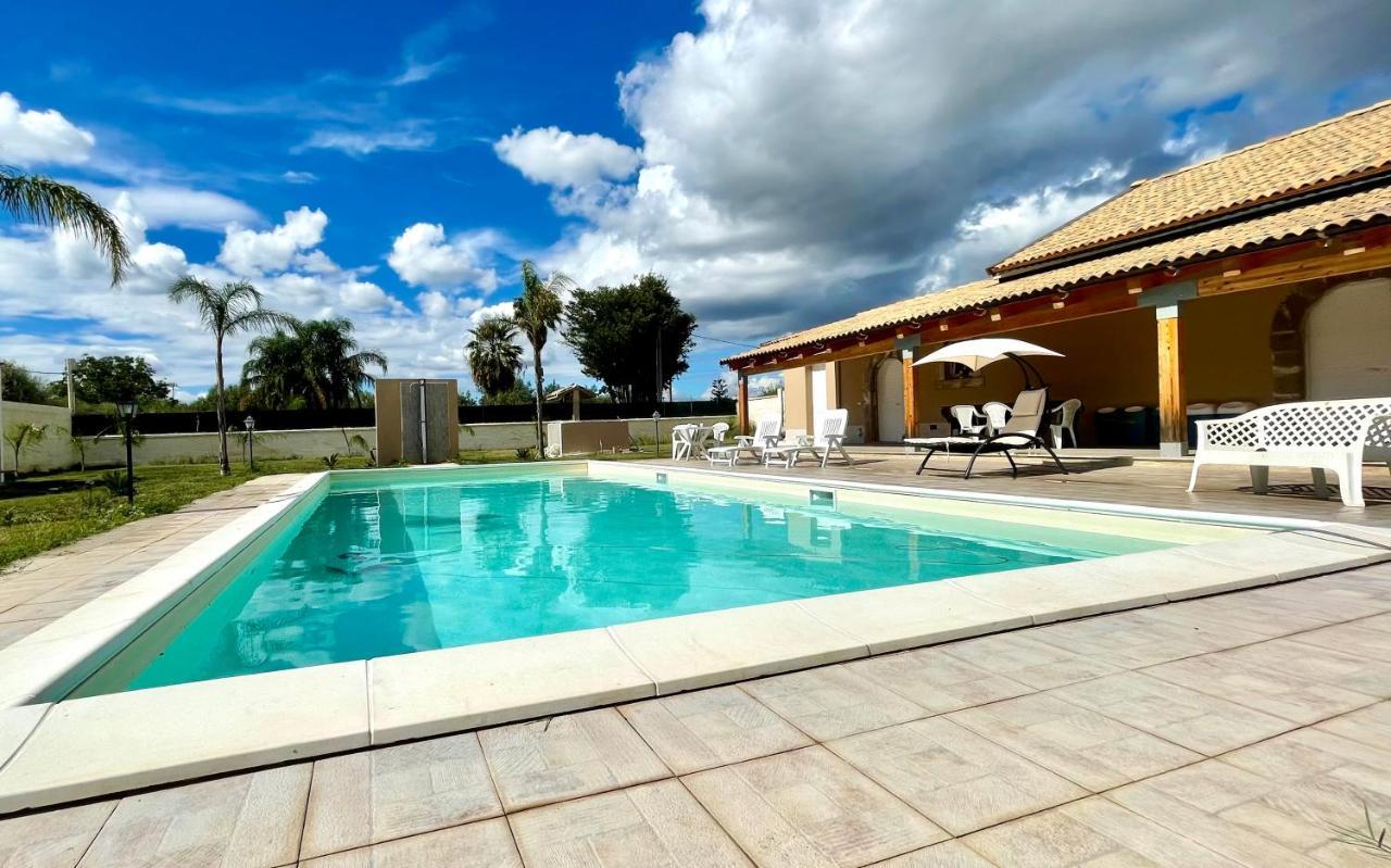 Villa Nunzia Con Piscina, Sauna E Idromassaggio. Floridia Buitenkant foto