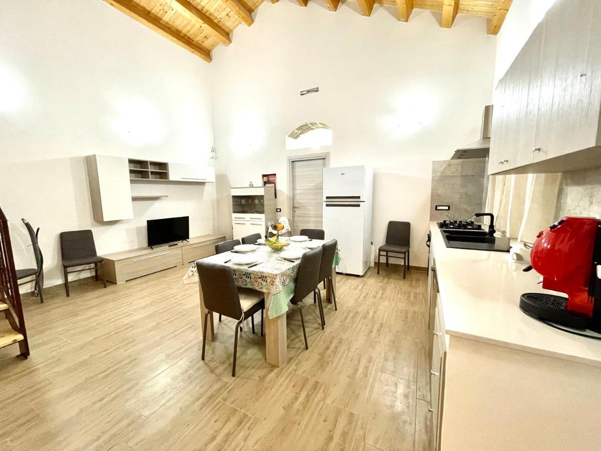 Villa Nunzia Con Piscina, Sauna E Idromassaggio. Floridia Buitenkant foto