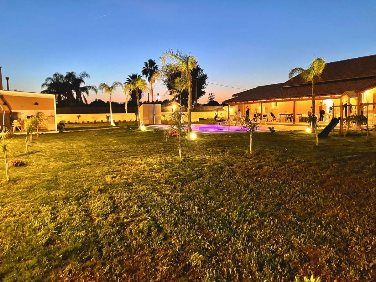 Villa Nunzia Con Piscina, Sauna E Idromassaggio. Floridia Buitenkant foto